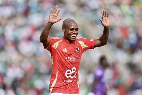 تقارير: بيرسي تاو يصل قطر.. وموعد أول مباراة مع ناديه الجديد